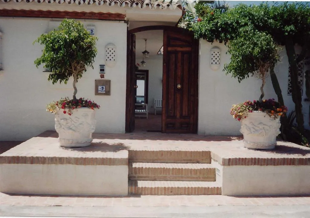 Front Line Beach Villa Marbella 0*,